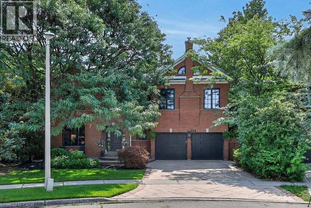 324 OAKRIDGE Court