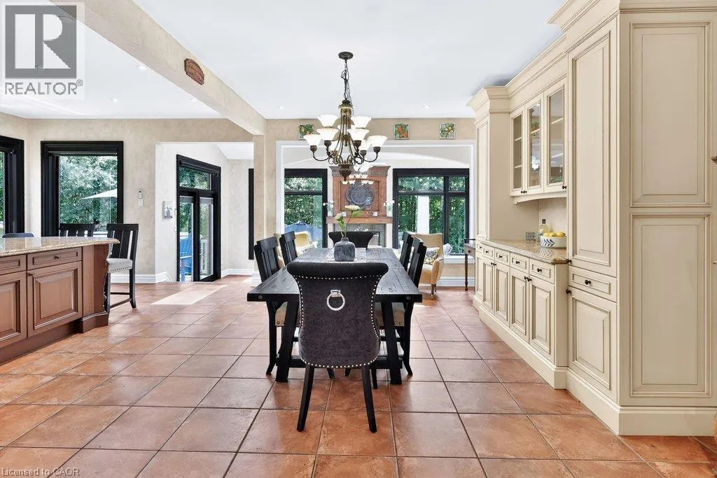 324 OAKRIDGE Court