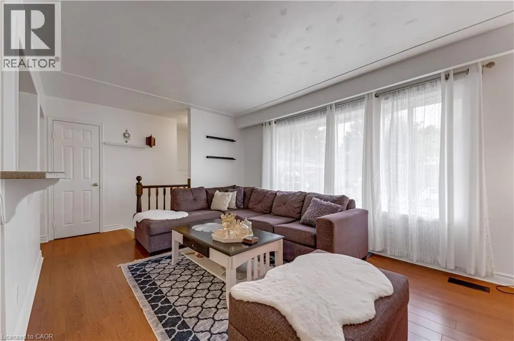 49 CARNABY Crescent