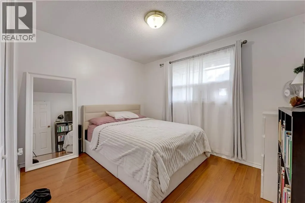 49 CARNABY Crescent