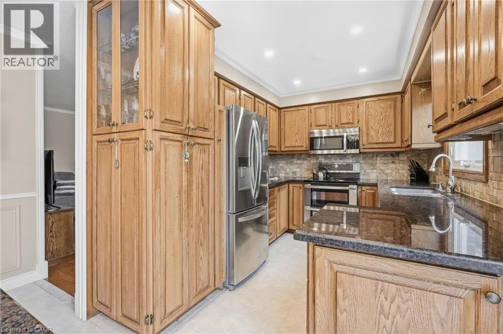 607 CLOVER PARK Crescent