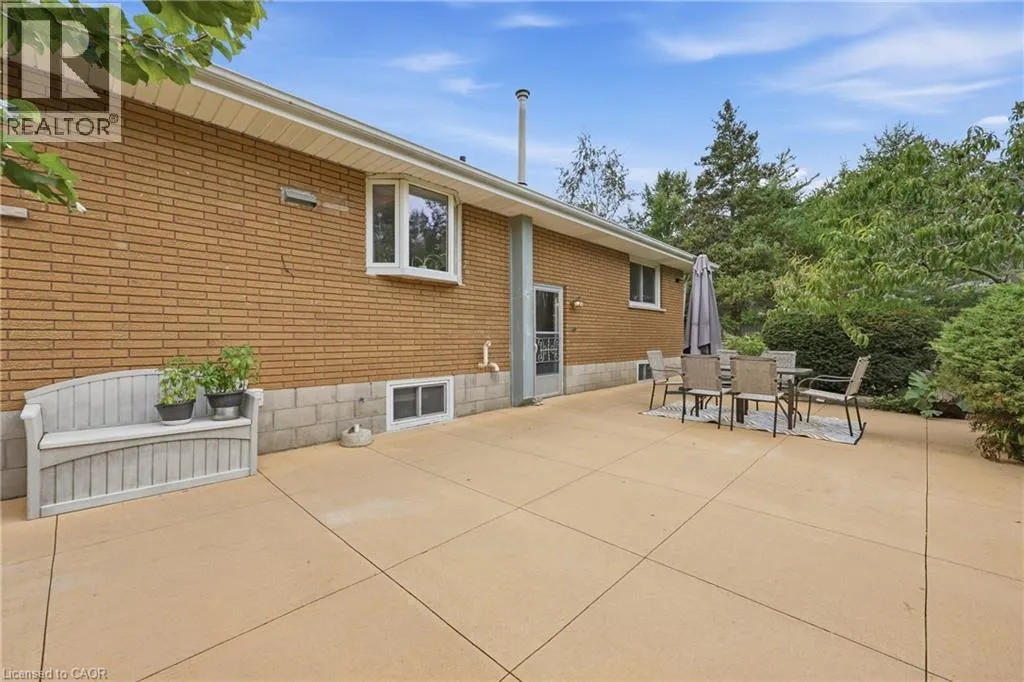 4 KEW Court