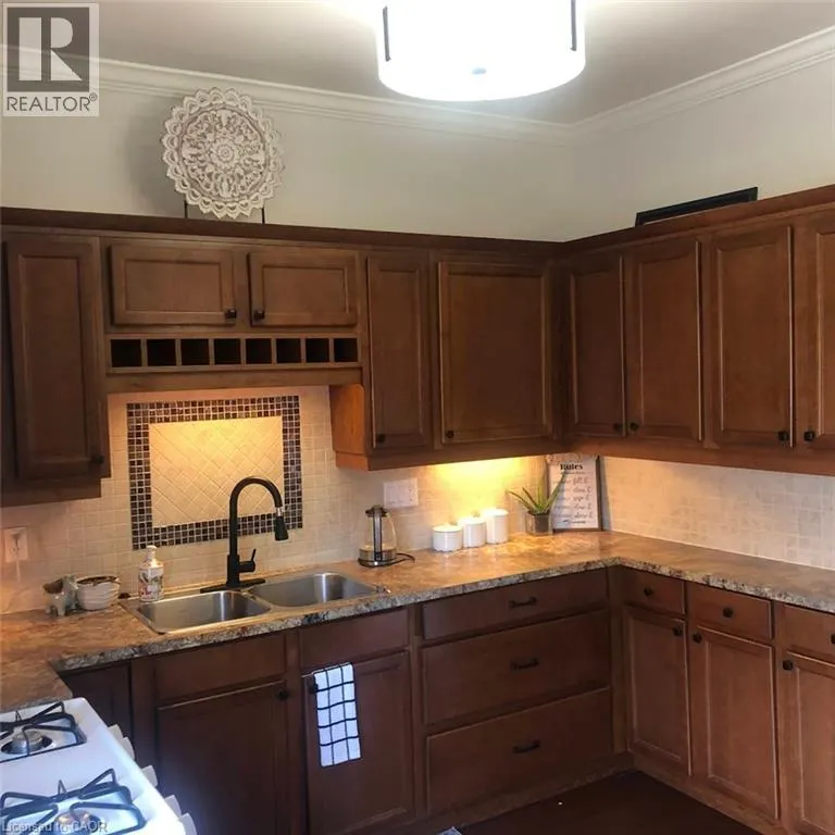 10 HUME Street Unit# MAIN #MAIN