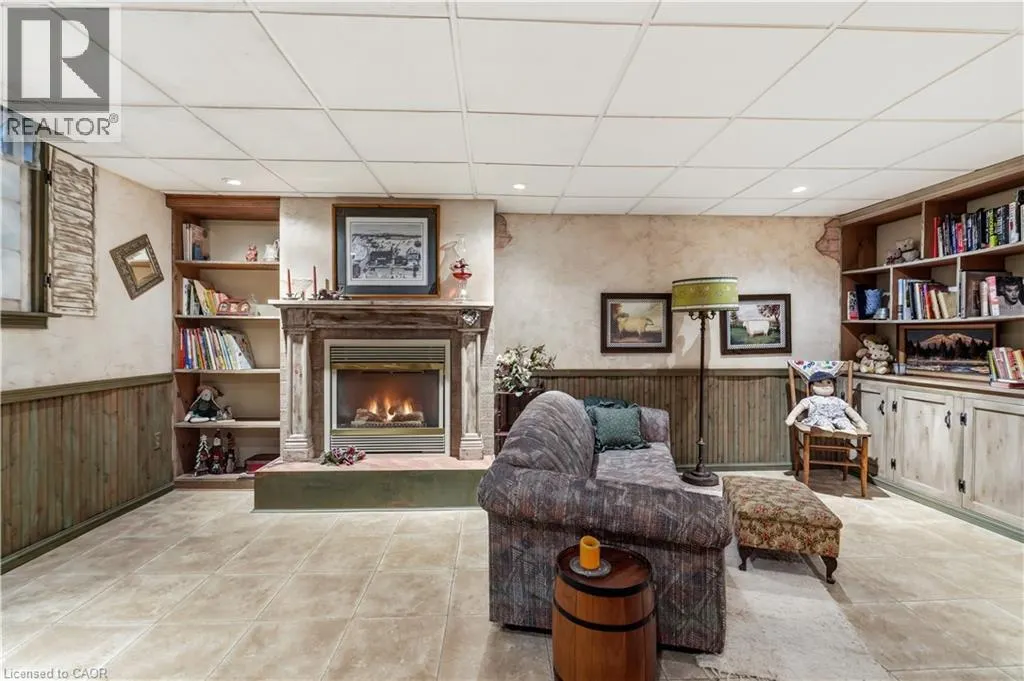 643 WOODWARD Avenue