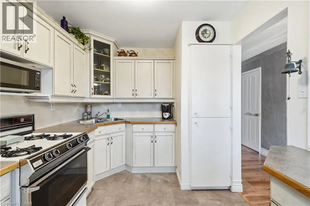 643 WOODWARD Avenue