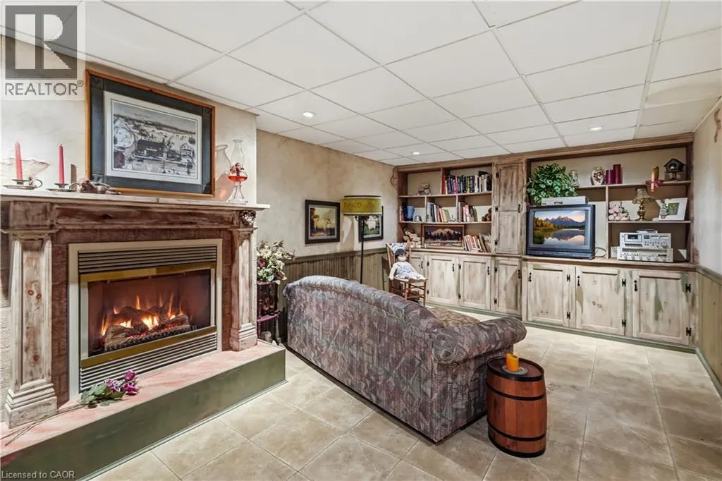 643 WOODWARD Avenue