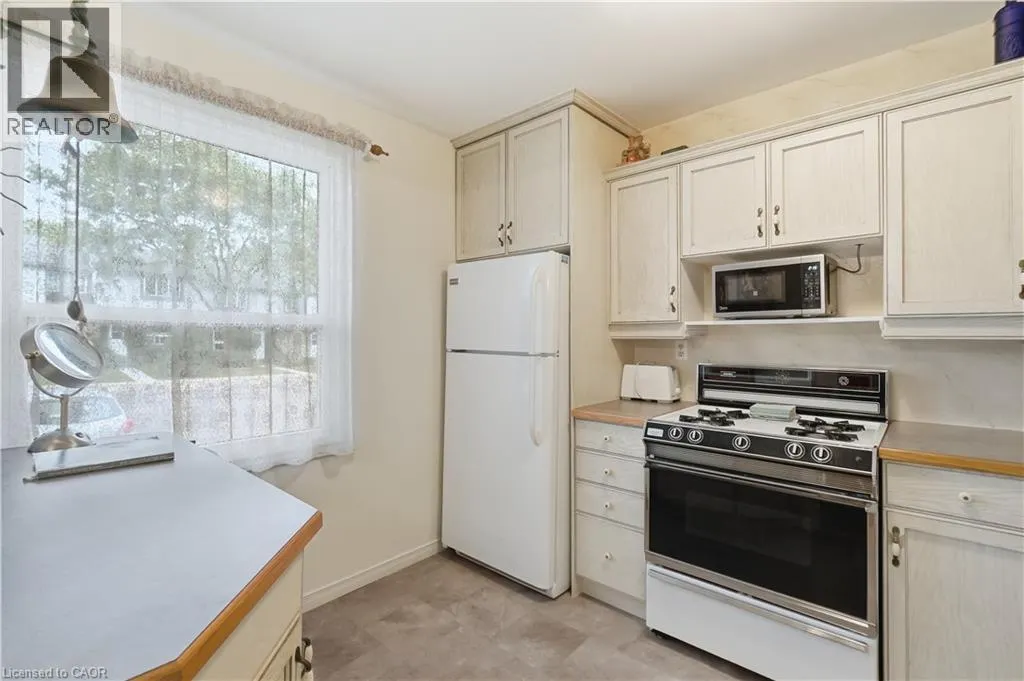643 WOODWARD Avenue