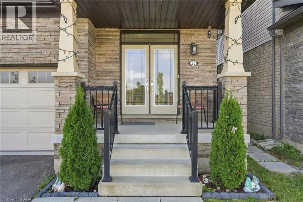35 ROYAL COACHMAN Way