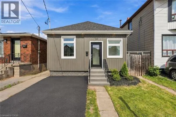 19 VANSITMART Avenue