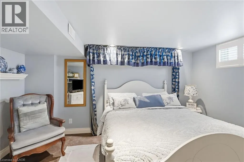 33 CENTENNIAL Parkway S