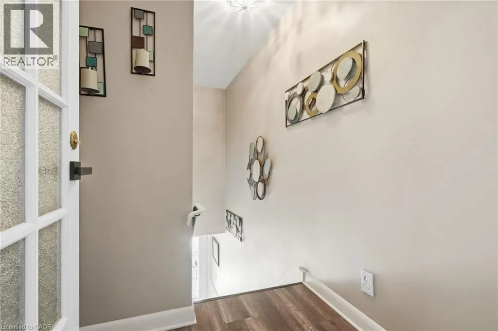 33 CENTENNIAL Parkway S