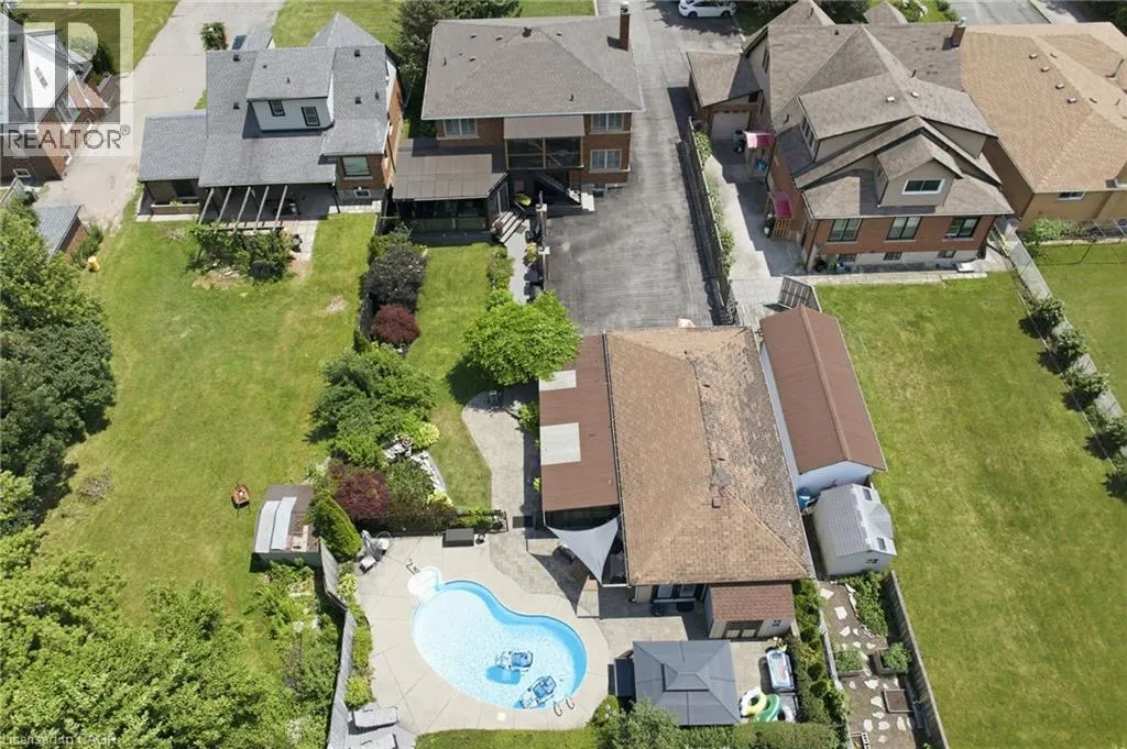 33 CENTENNIAL Parkway S