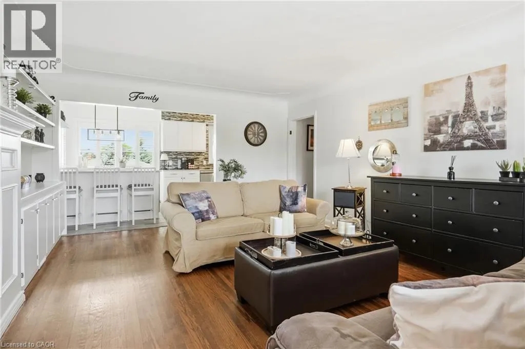 33 CENTENNIAL Parkway S
