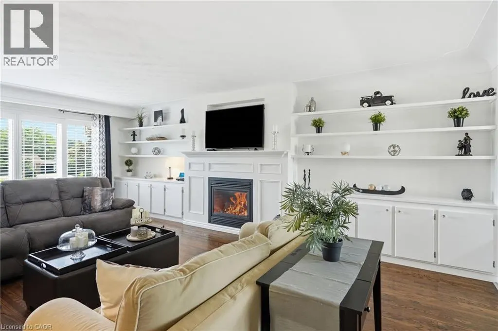 33 CENTENNIAL Parkway S