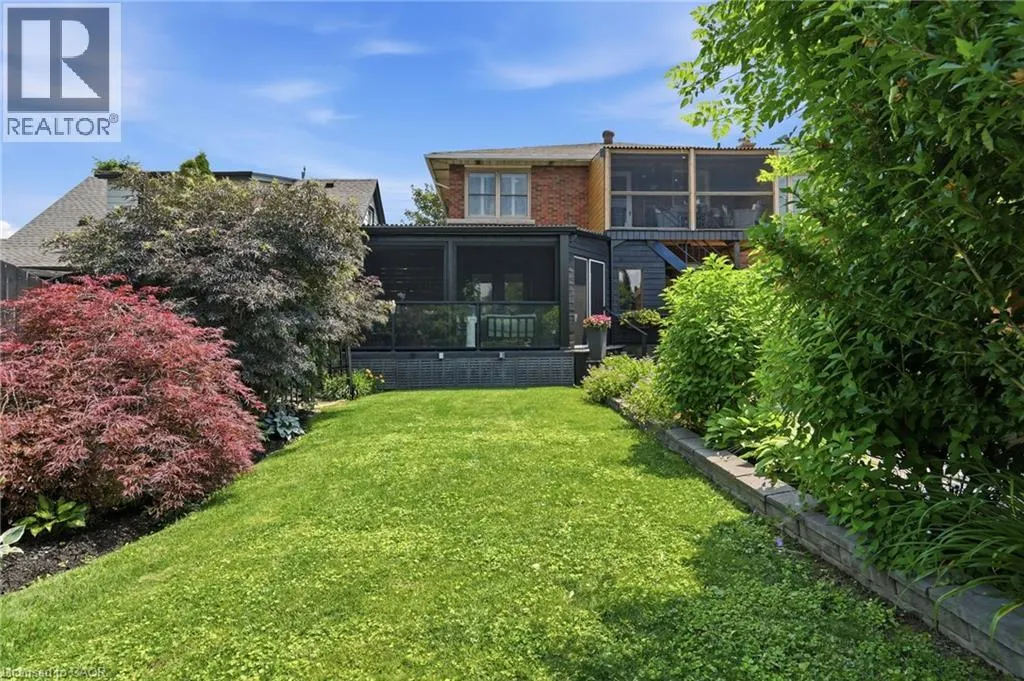 33 CENTENNIAL Parkway S