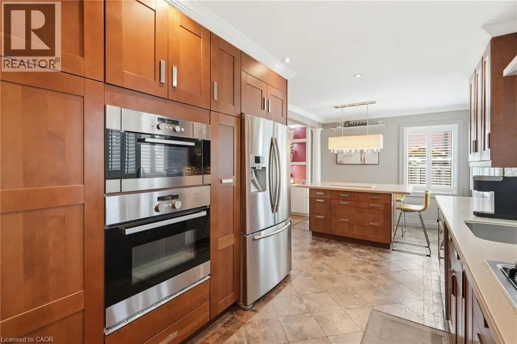 33 CENTENNIAL Parkway S