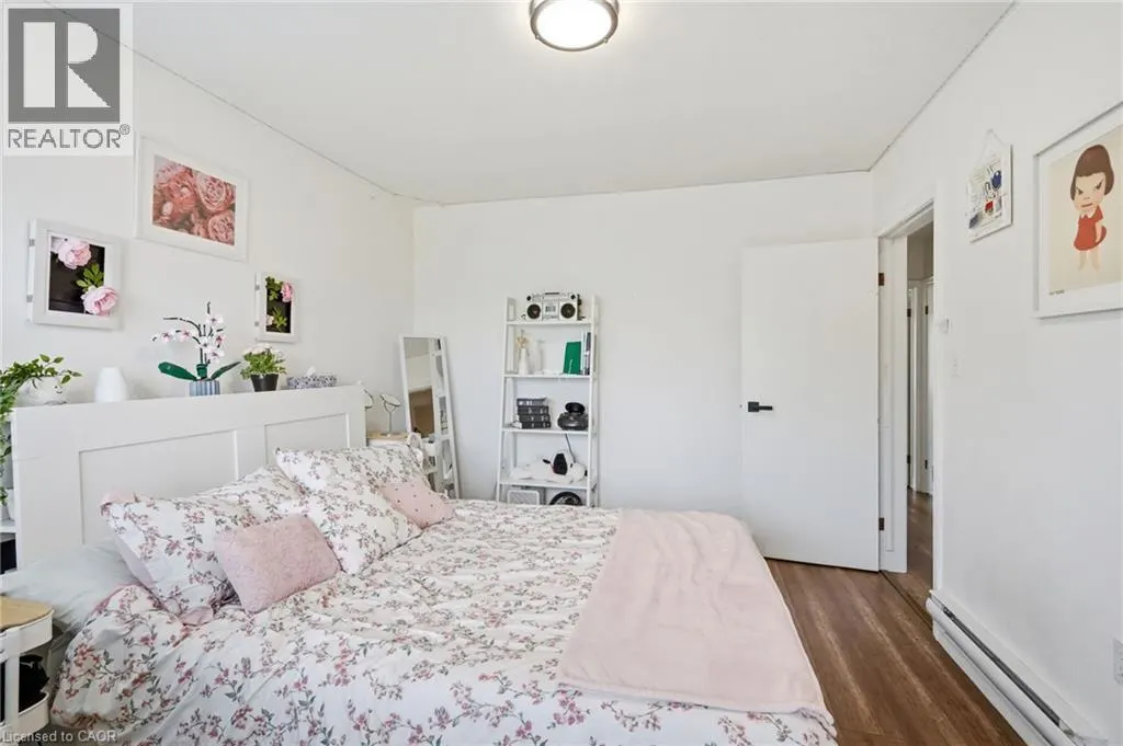 33 CENTENNIAL Parkway S