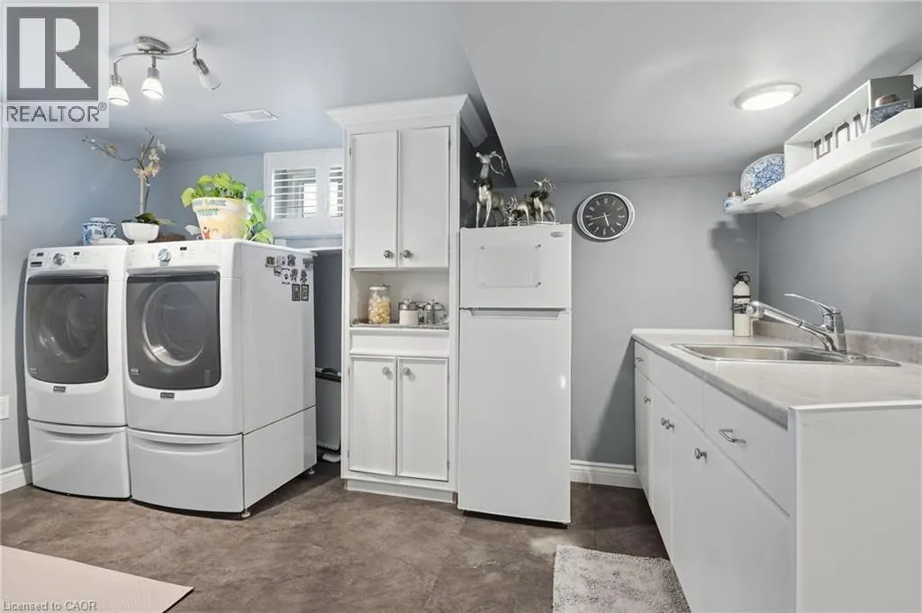 33 CENTENNIAL Parkway S