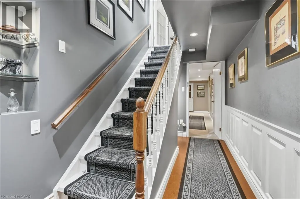33 CENTENNIAL Parkway S