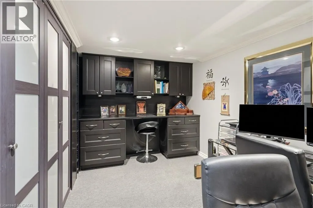 33 CENTENNIAL Parkway S