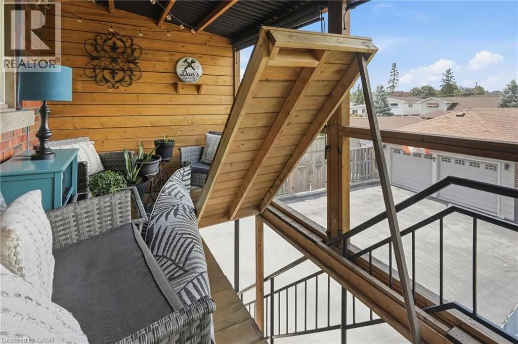 33 CENTENNIAL Parkway S
