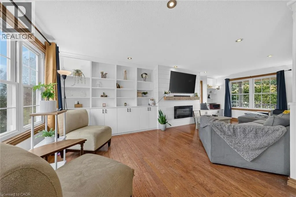 55 MONTURE Street N