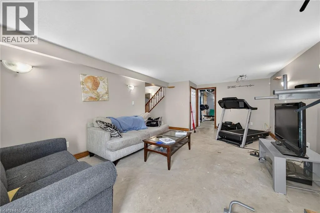 55 MONTURE Street N