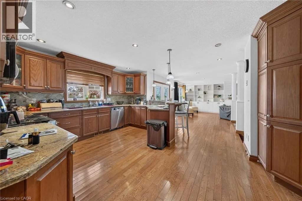55 MONTURE Street N