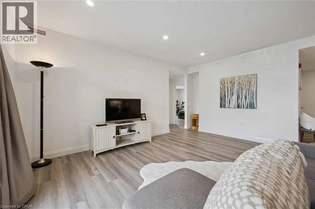 99B FARLEY Road Unit# 203 #203