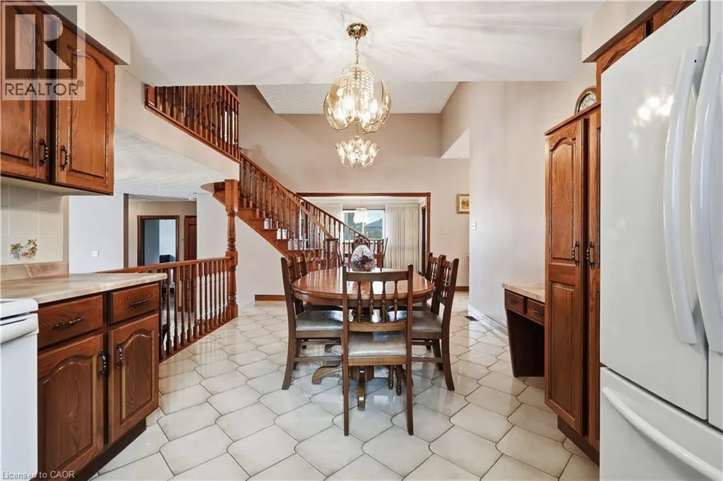 7 VINEHILL Drive
