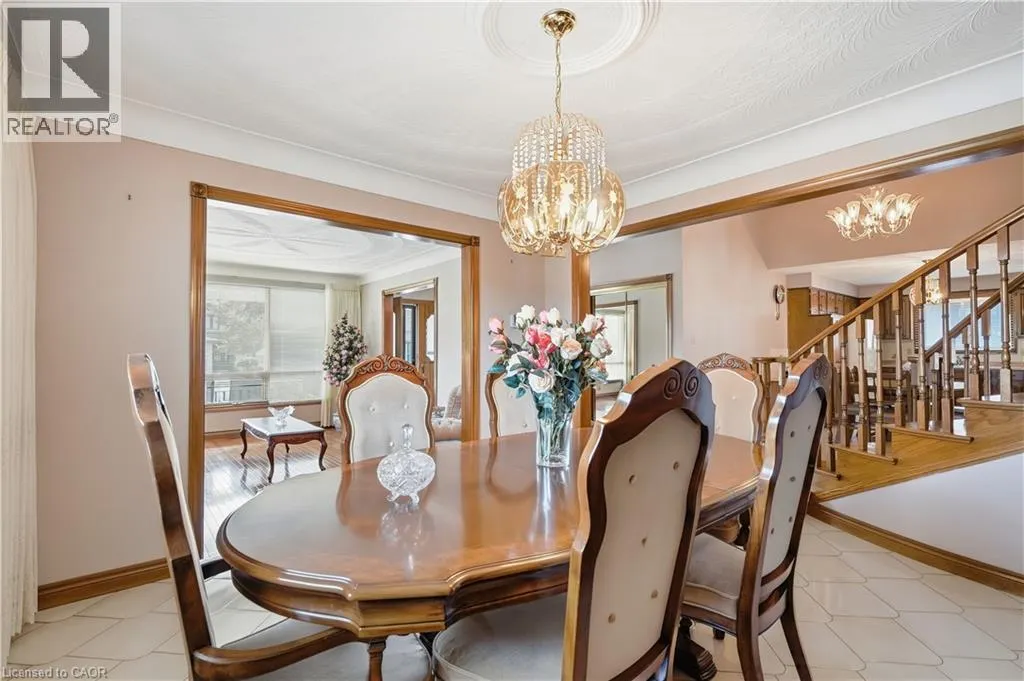 7 VINEHILL Drive