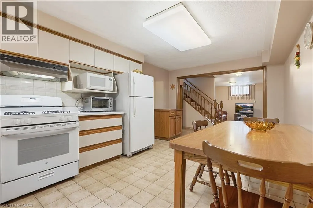 7 VINEHILL Drive