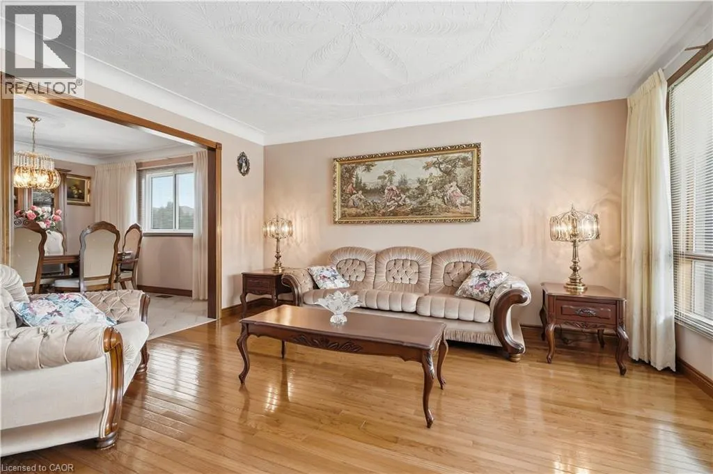 7 VINEHILL Drive