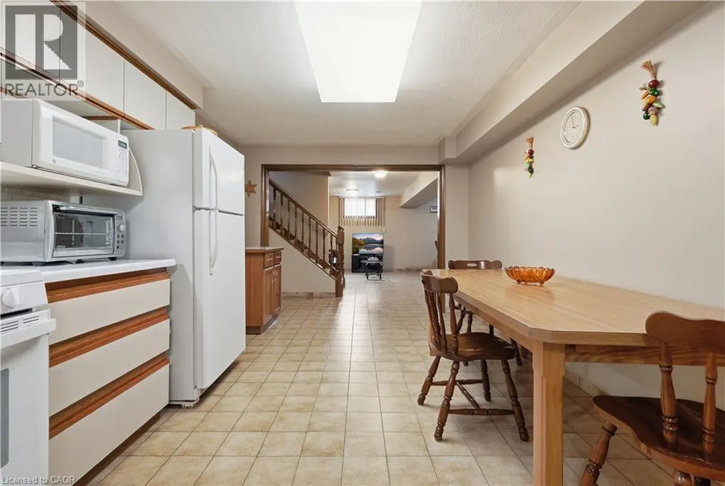 7 VINEHILL Drive