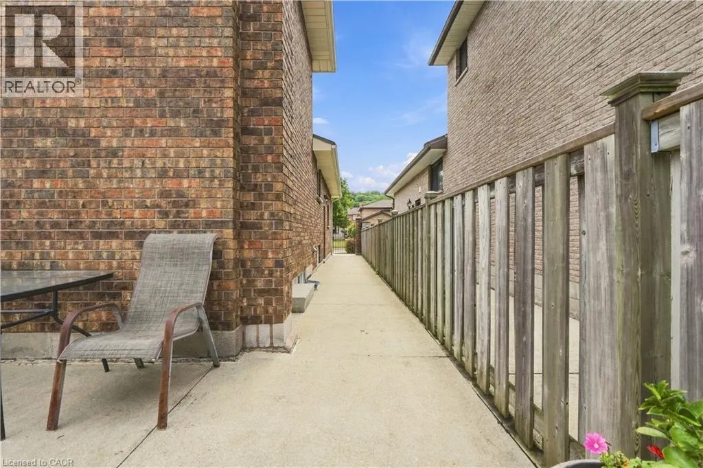 7 VINEHILL Drive