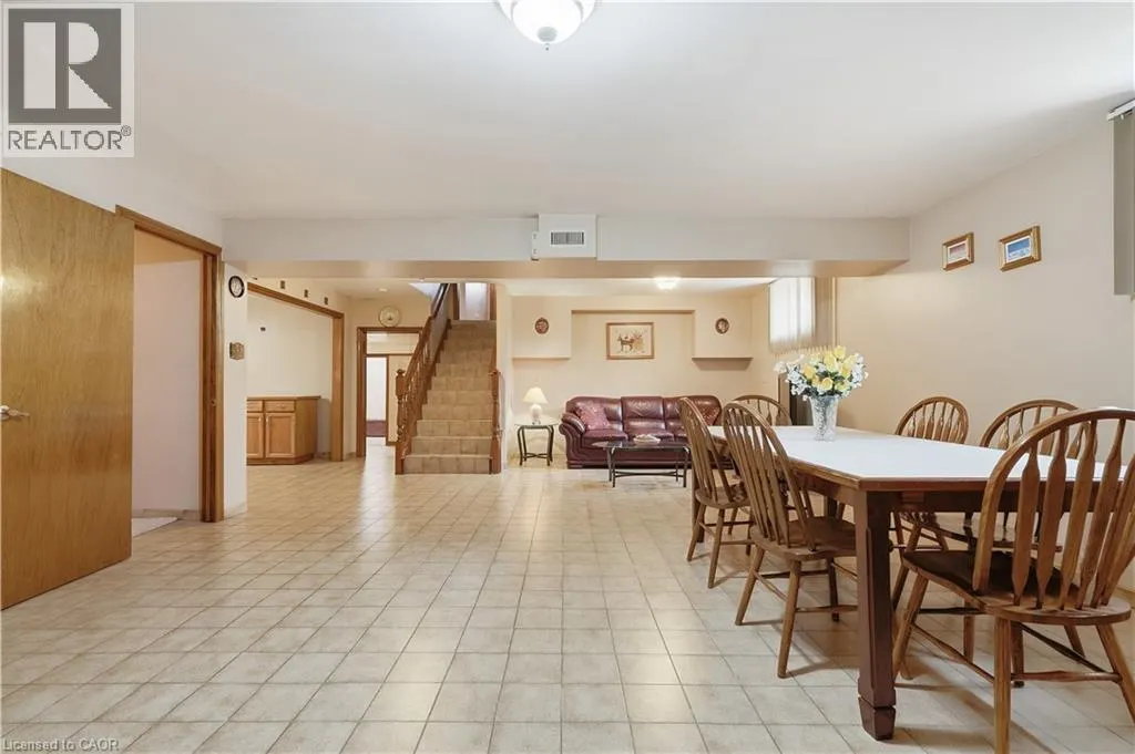 7 VINEHILL Drive