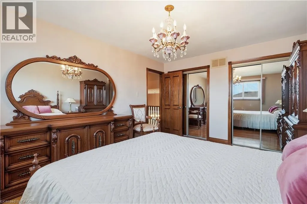 7 VINEHILL Drive