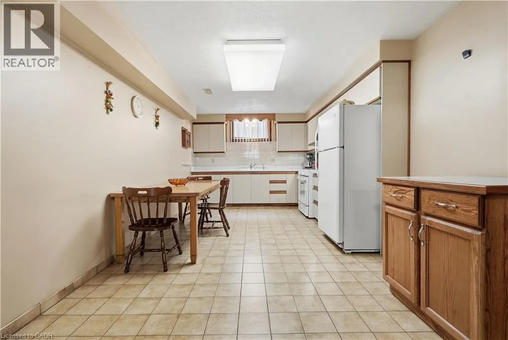 7 VINEHILL Drive
