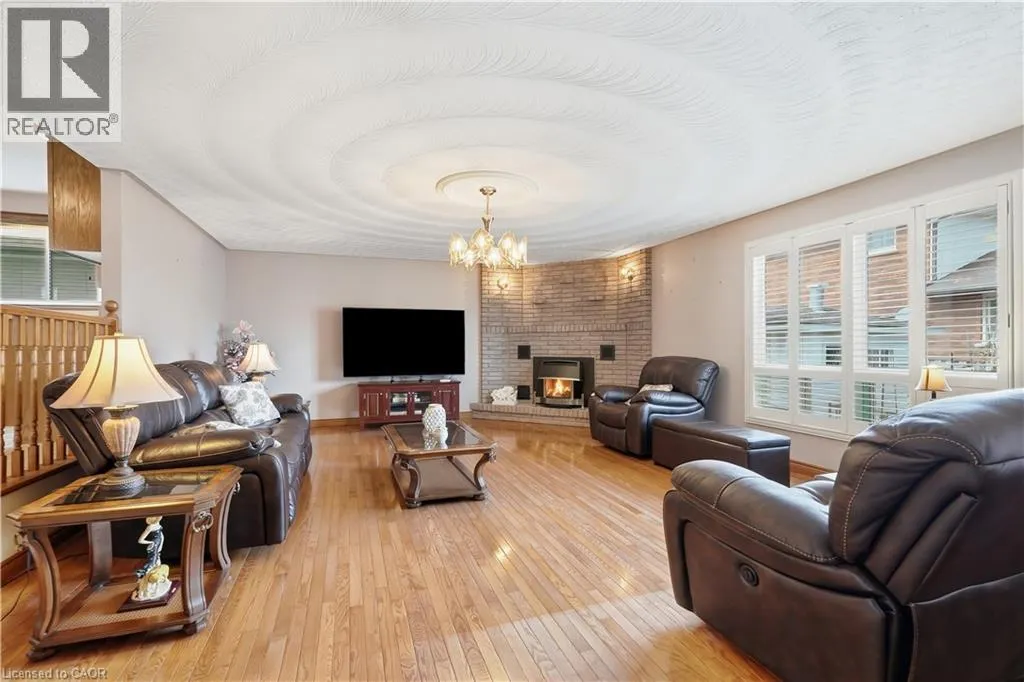 7 VINEHILL Drive