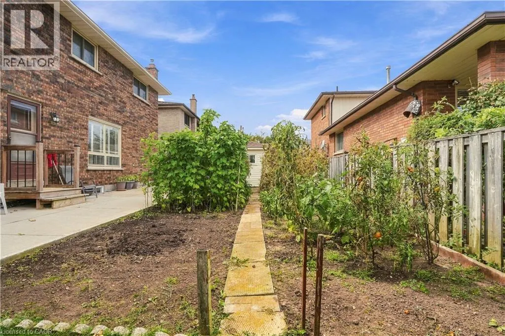 7 VINEHILL Drive