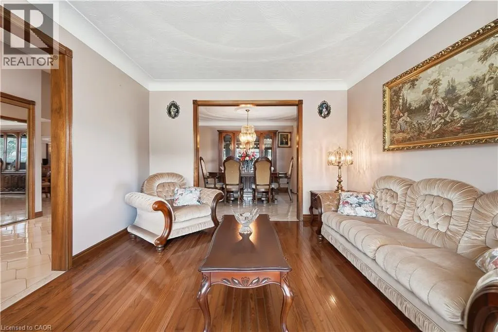 7 VINEHILL Drive
