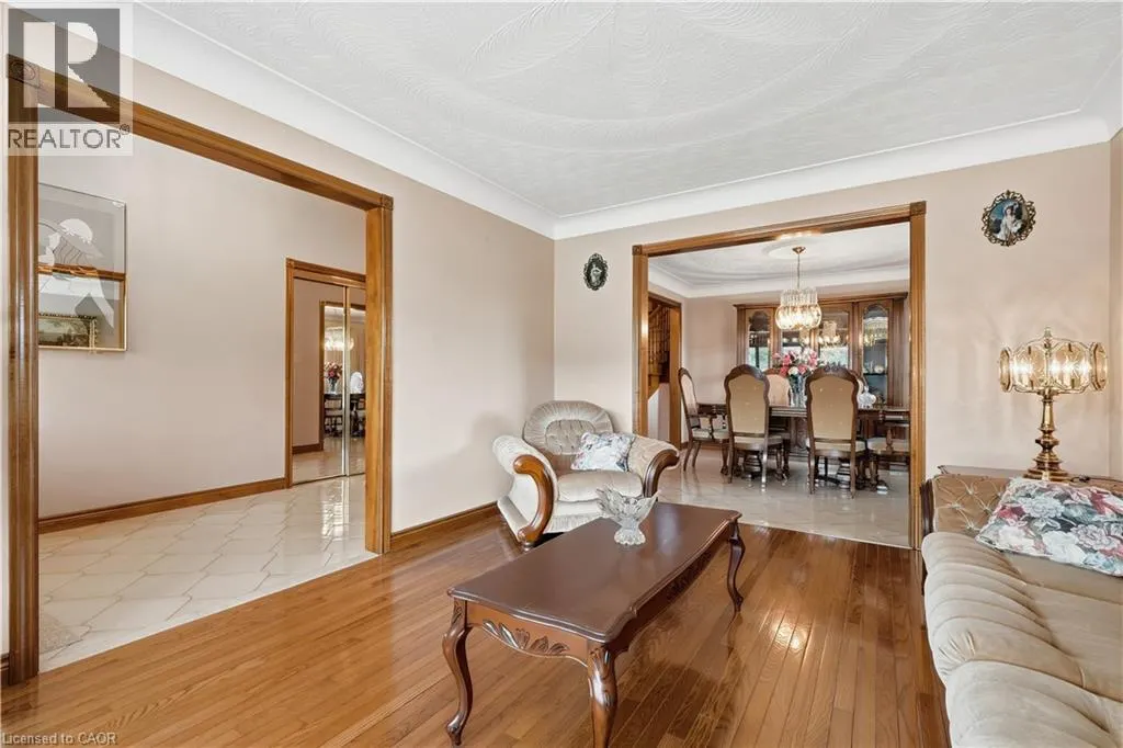 7 VINEHILL Drive