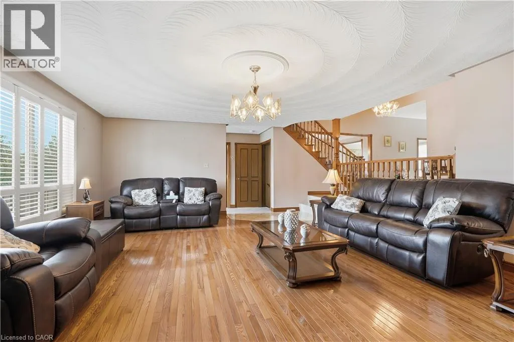 7 VINEHILL Drive