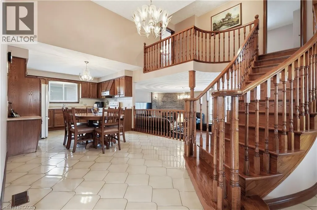 7 VINEHILL Drive