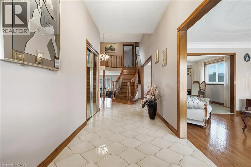 7 VINEHILL Drive