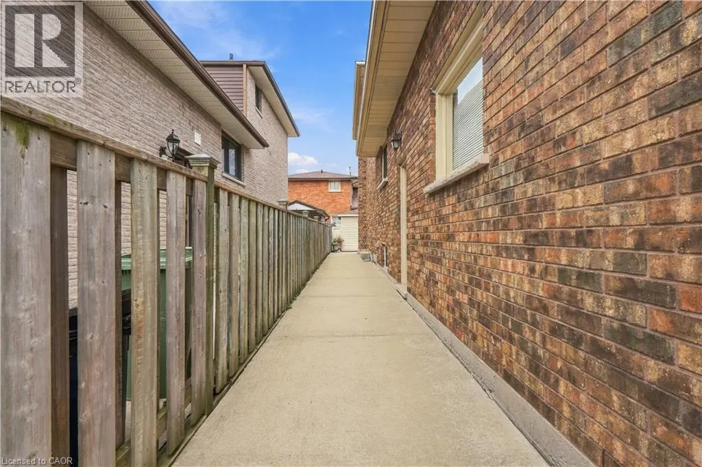 7 VINEHILL Drive