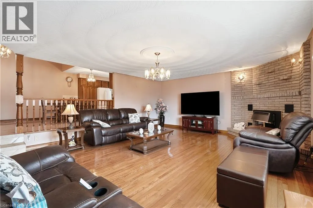 7 VINEHILL Drive