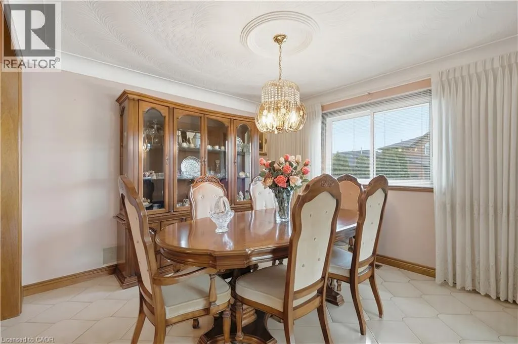 7 VINEHILL Drive