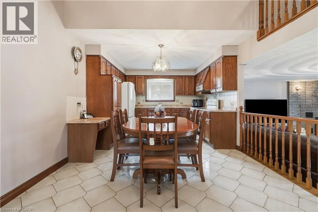 7 VINEHILL Drive