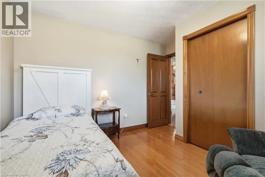 7 VINEHILL Drive
